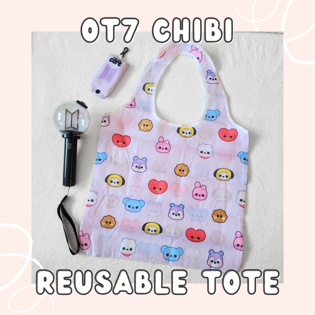 A light purple tote bag with BTS's BT21 characters on a white background. A 5th generation lightstick is on the left side. The tote storage clip-on bag is on the top-left of the image. The text on top of the image says "OT7 CHIBI" and the bottom text says "REUSABLE TOTE" in white font on a light-pink background.